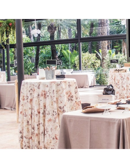 Round tablecloth with natural flowers 352 cm
