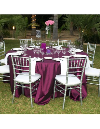 Alquiler de mesas para eventos. Mesa negra oval.